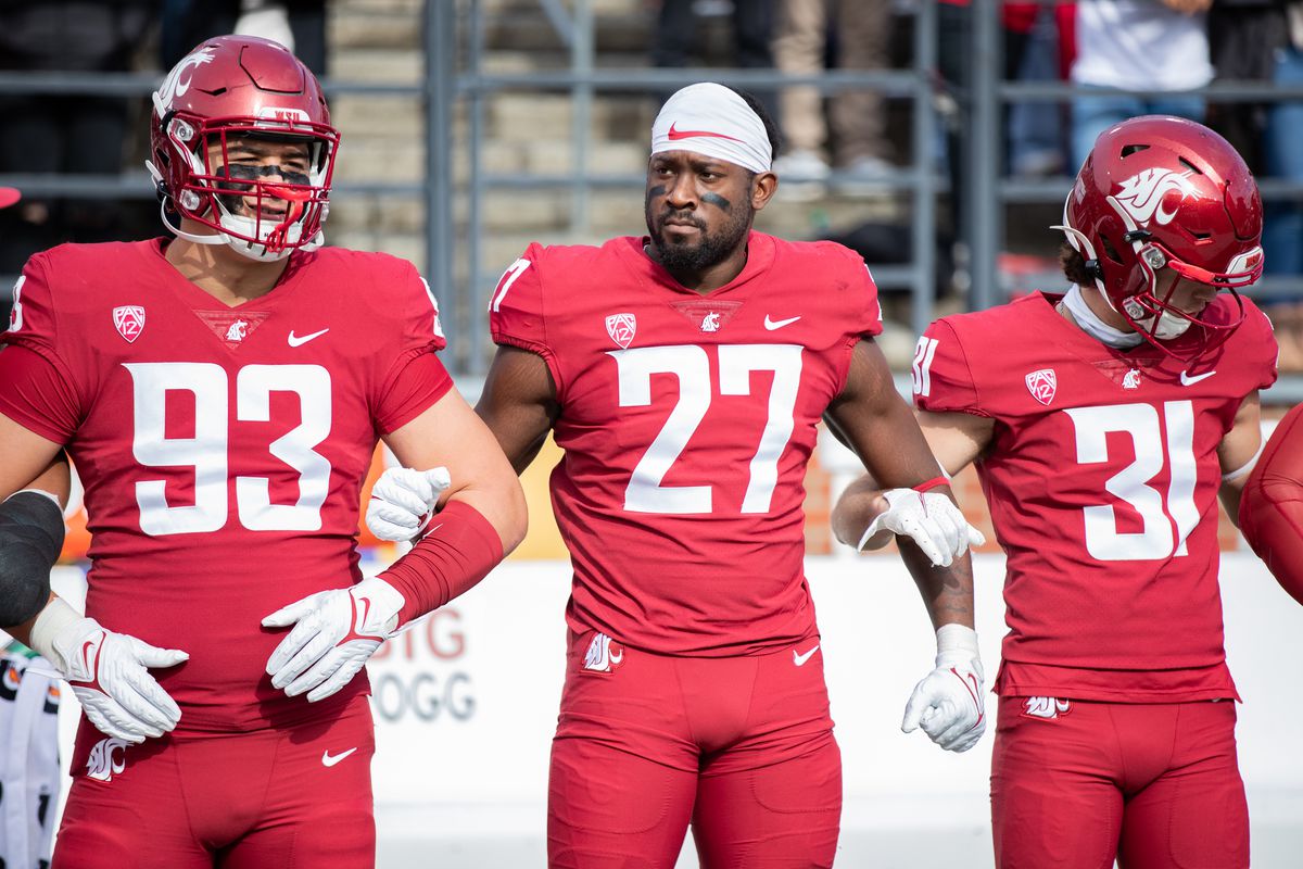 PULLMAN, WA - OCTOBER 23: Washington State EDGE Willie Taylor III (27) links arms with teammates prior to a non-conference matchup between the BYU Cougars and the Washington State Cougars on October 23, 2021, at Martin Stadium in Pullman, WA.