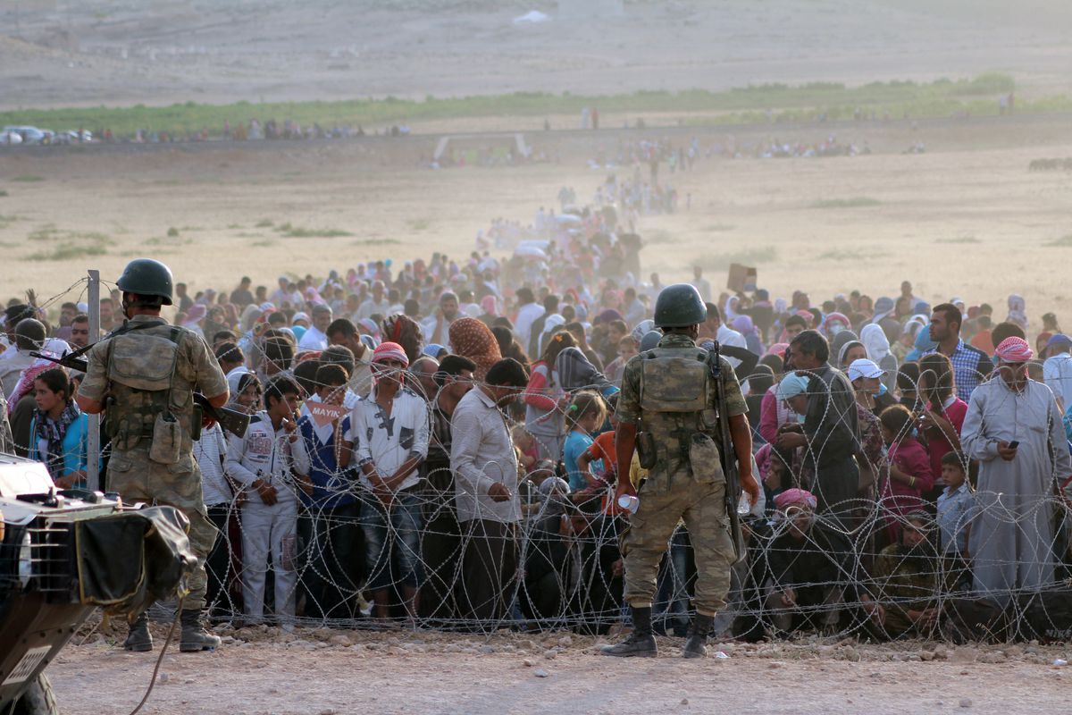 Syrian civilians at Turkish border