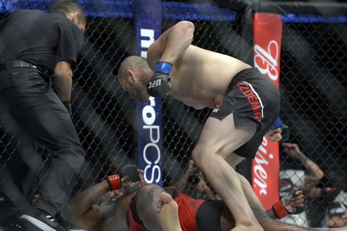 MMA: UFC 214-Manuwa vs Oezdemir