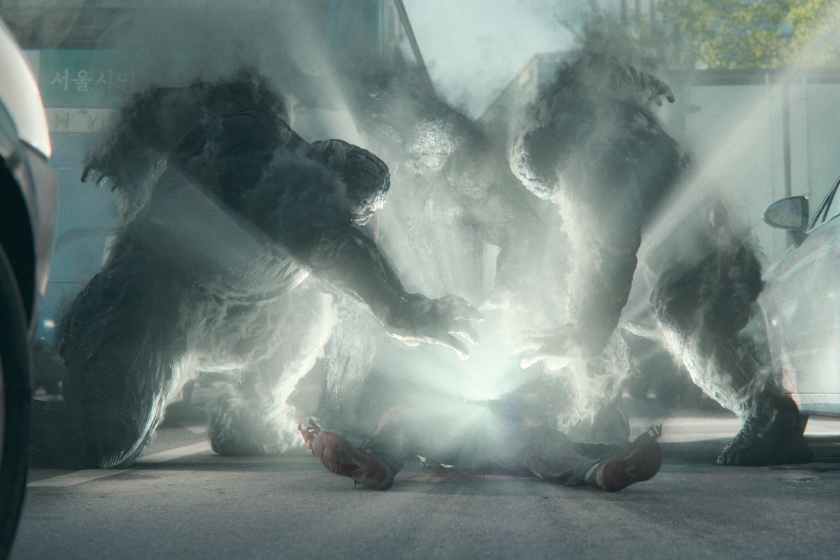 „Netflix“ filme „Hellbound“ pabaisos atlieka ritualą laidos pradžios scenose.