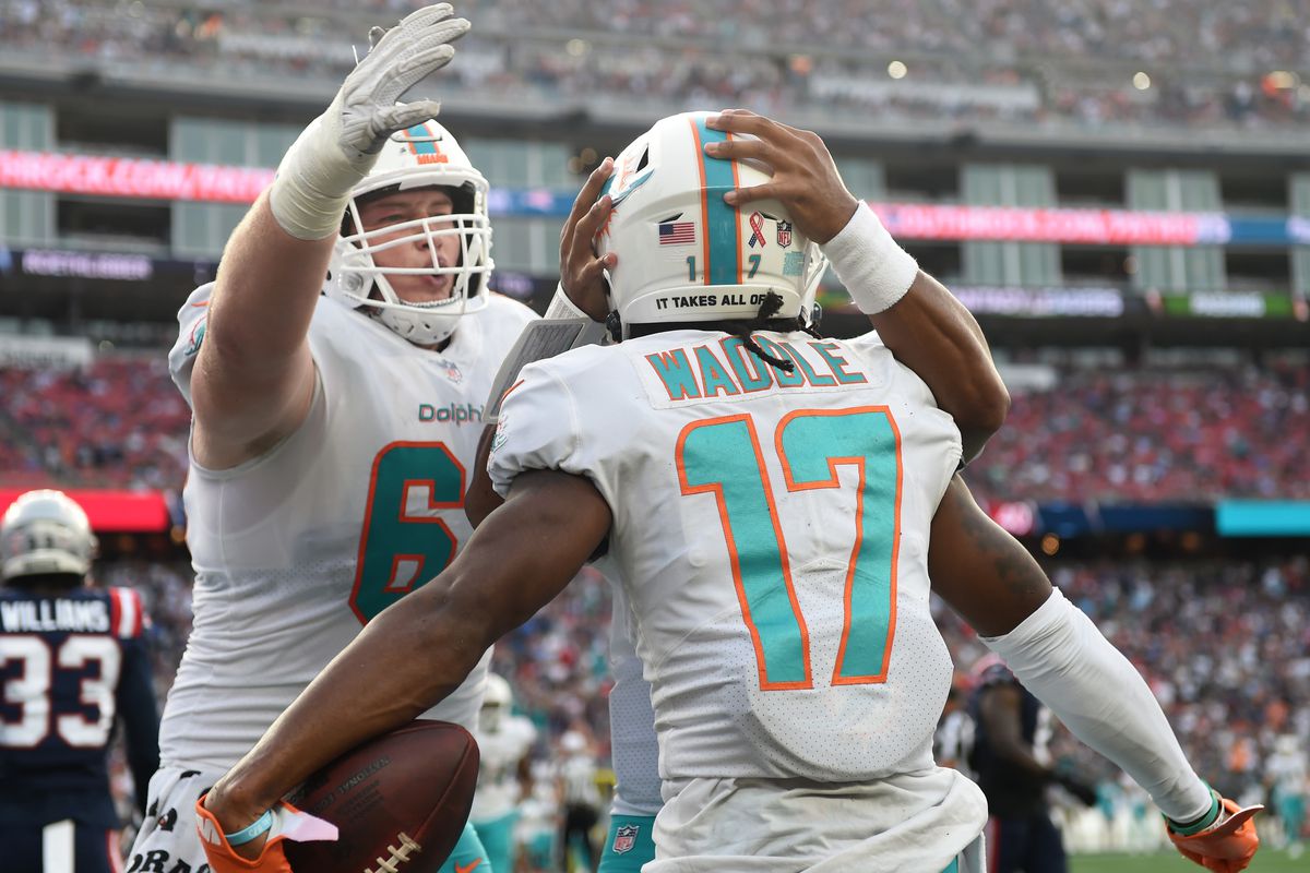 NFL: Miami Dolphins at New England Patriots