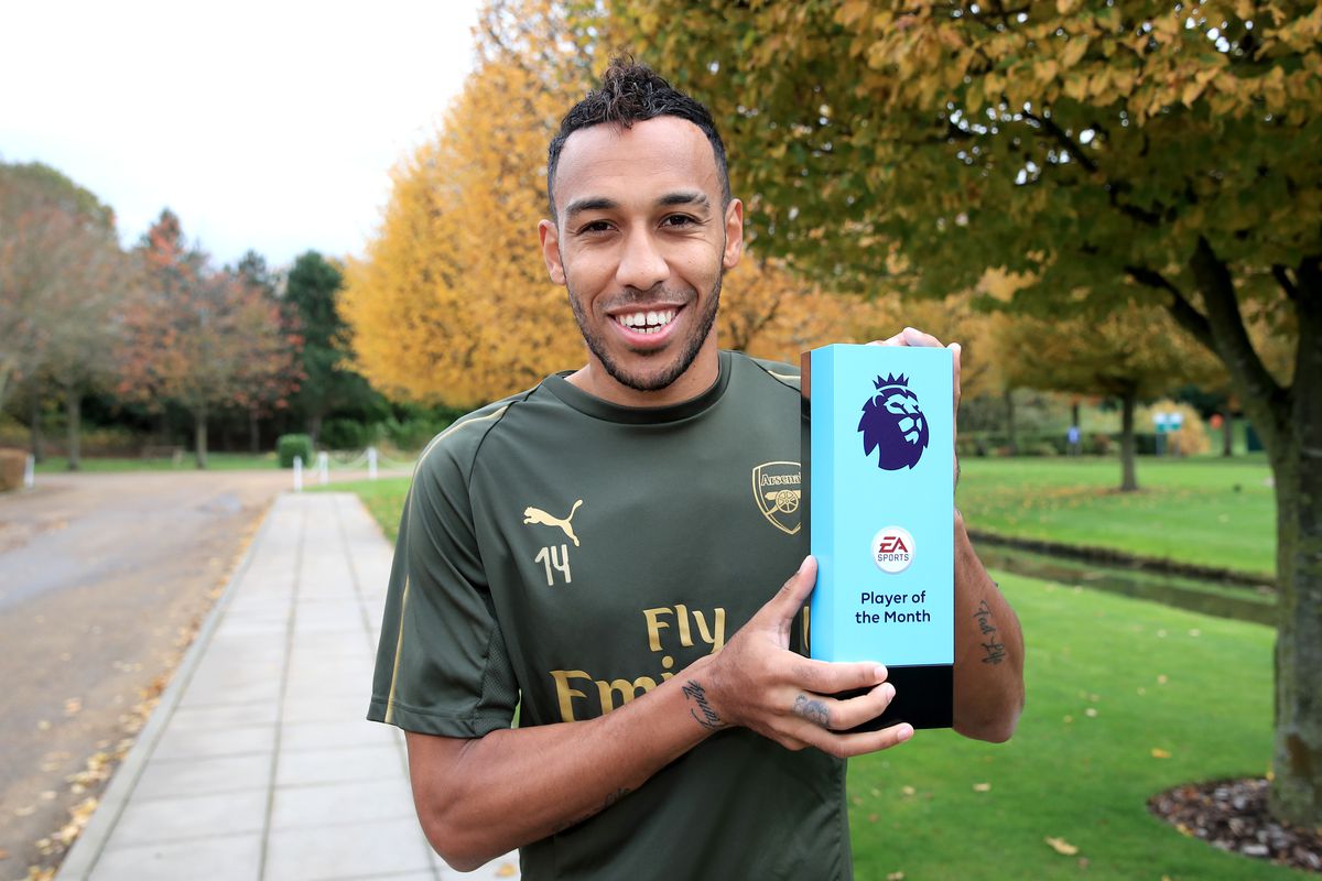 Pierre-Emerick Aubameyang Wins the EA Sports Player of the Month Award - October 2018