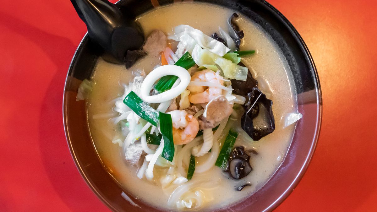 A gravy-like noodle soup at Yu-Raku