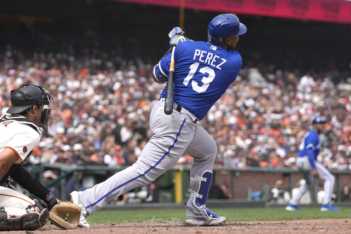 Salvador Perez follows through on a game-tying home run