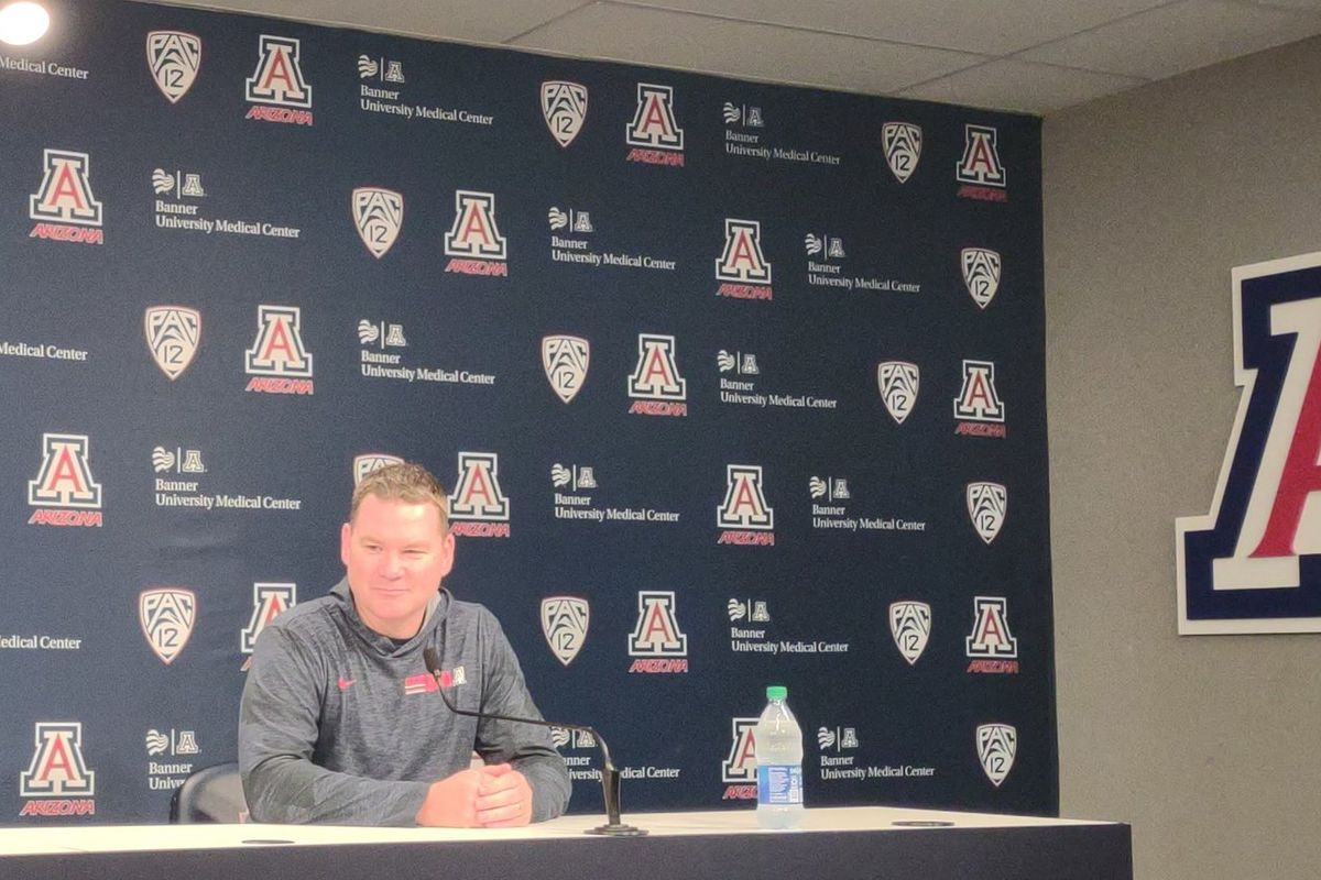 arizona-wildcats-mens-basketball-tommy-lloyd-press-conference-preseason-practice-tempo-red-blue-2021