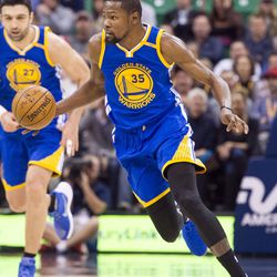 Golden State forward Kevin Durant (35) dribbles the ball up the court during the second half of an NBA basketball game against Utah in Salt Lake City on Thursday, Dec. 8, 2016. Golden State defeated Utah with a final score of 106-99.