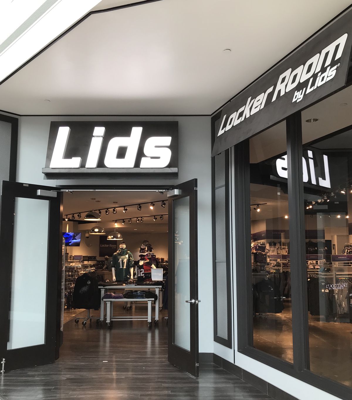 A quest to find the best Lids at Mall of America