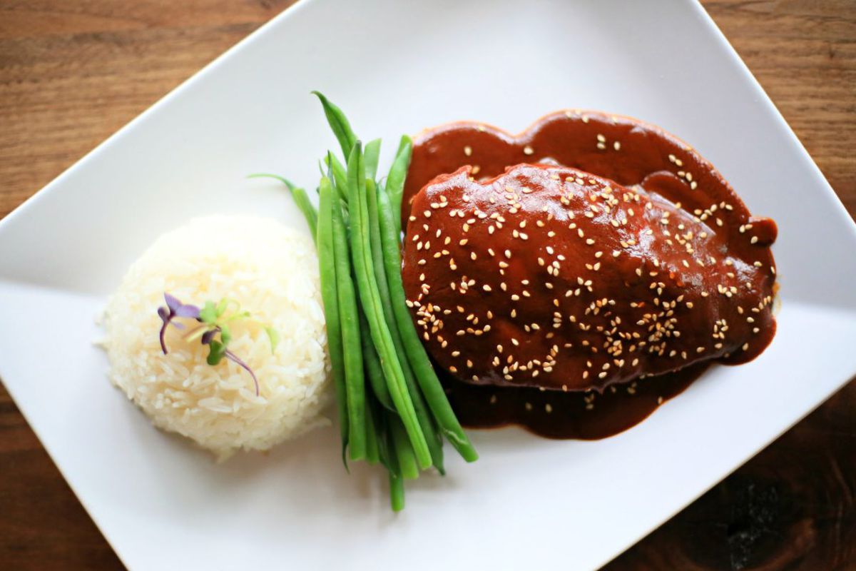 chicken in mole sauce with rice and green beans