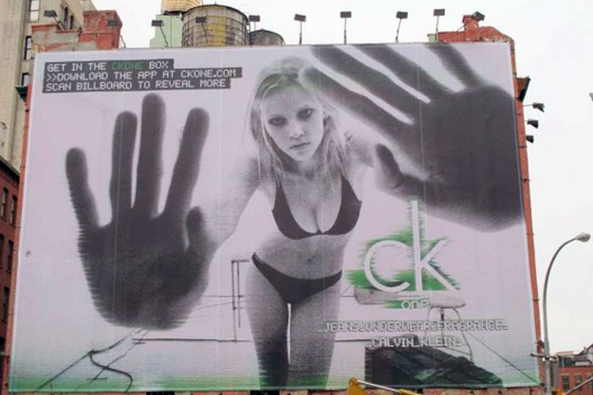 Lara Stone towering over Houston via <a href="http://www.boweryboogie.com/2011/03/calvin-klein-pairs-cleavage-with-clever/?utm_source=feedburner&amp;utm_medium=feed&amp;utm_campaign=Feed%3A+BoweryBoogieALowerEastSideChronicle+%28Bowery+Boogie%29&amp