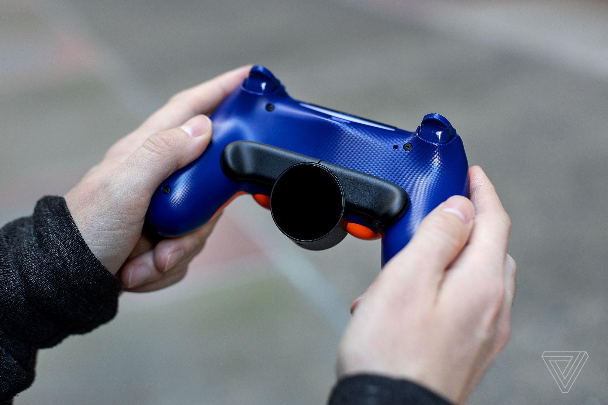 Imperativo Centro comercial Gruñido This $30 PS4 accessory is the cheapest way to get a great pro controller -  The Verge