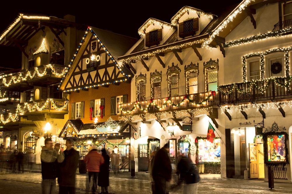 A courtyard in Leavenworth near Seattle. The buildings are decorated in holiday lights and decorations. 
