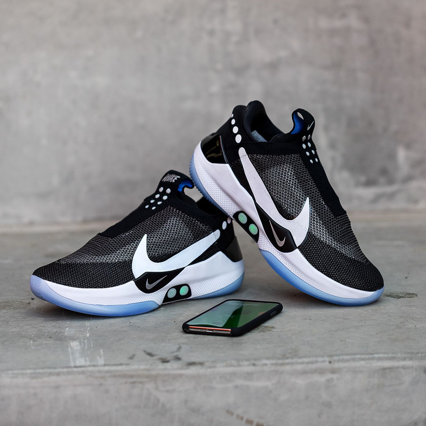 Nike's Adapt sneakers let tie your shoes from an app - The Verge