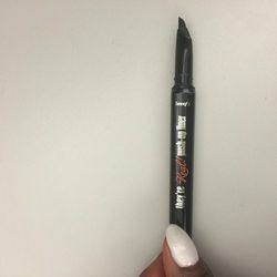 Renny used this gel eyeliner from Benefit, which has been a game changer in my beauty routine since it launched last year. It has a thin, slanted applicator that draws the perfect line every time.