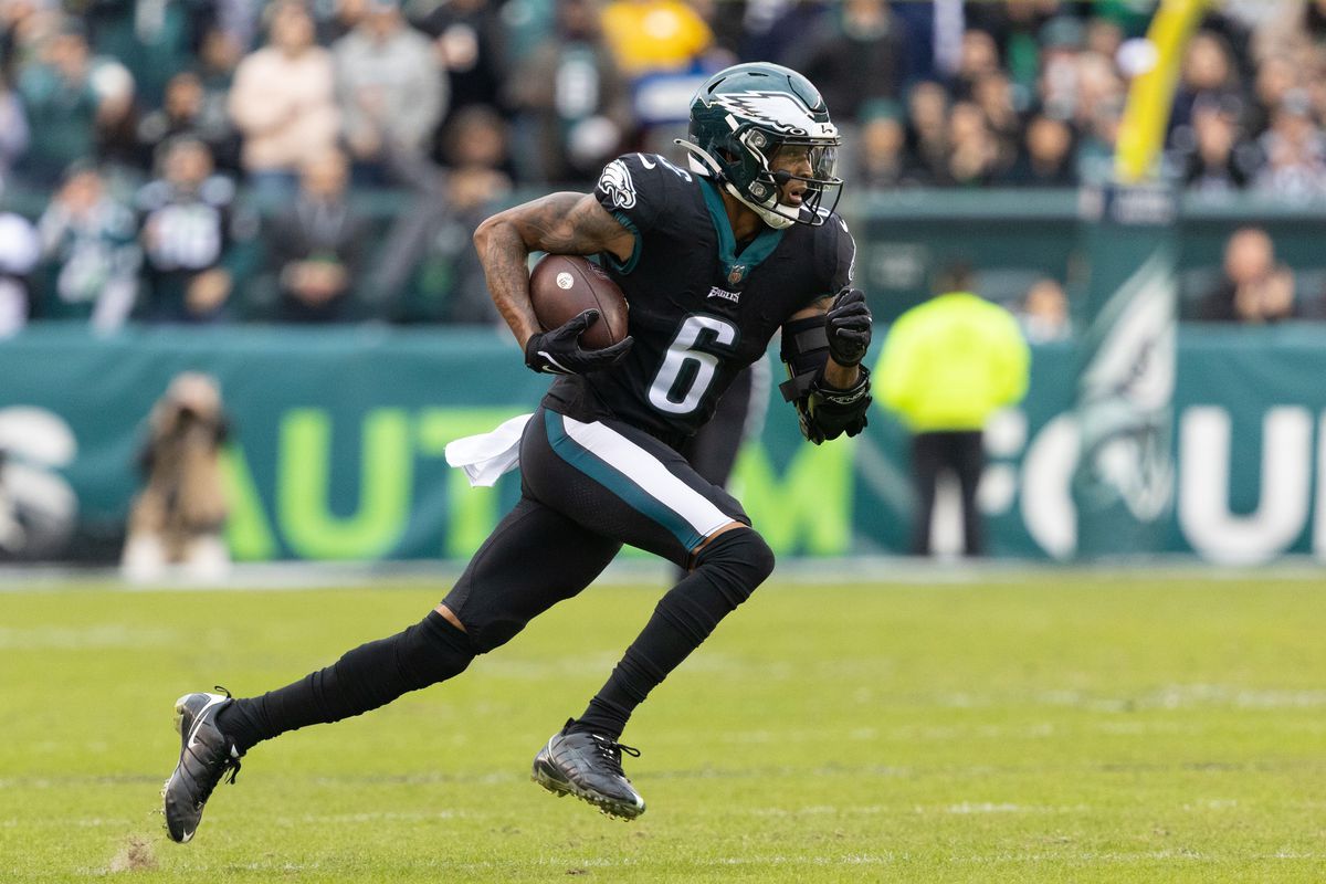 Nov 21, 2021; Philadelphia, Pennsylvania, USA; Philadelphia Eagles wide receiver DeVonta Smith (6) in action against the New Orleans Saints during the second quarter at Lincoln Financial Field.&nbsp;