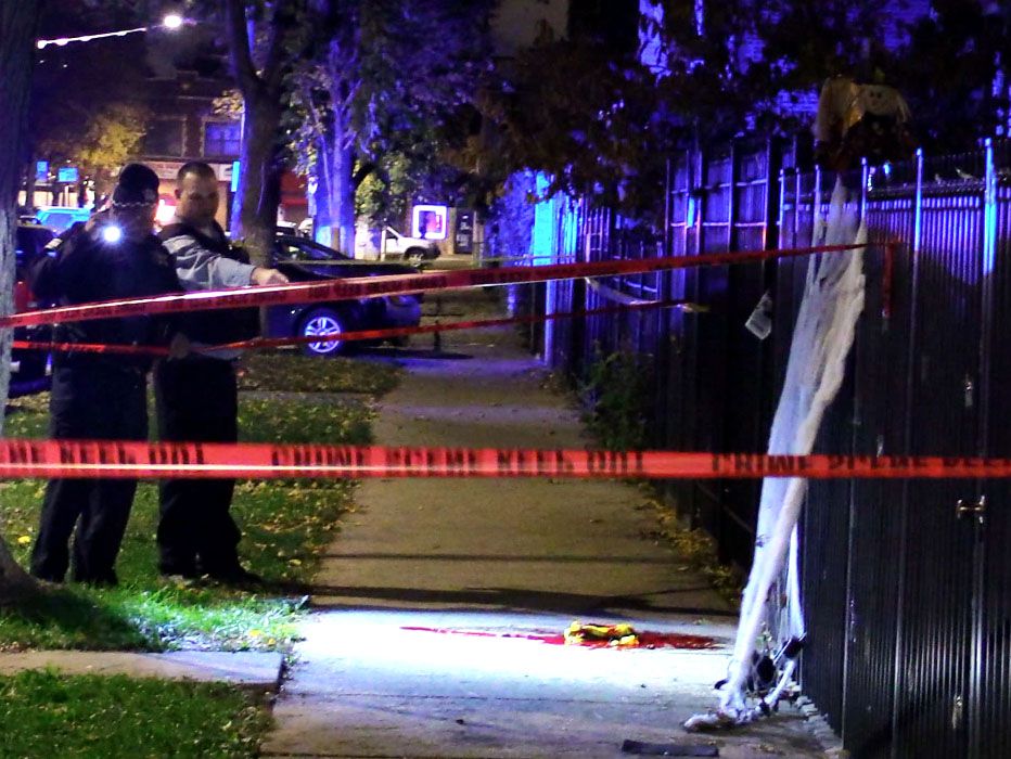 Police investigate a shooting about 11:30 p.m. Thursday, November 1, 2018 in the 2600 block of South Kedvale Avenue in Chicago. | Justin Jackson/ Sun-Times