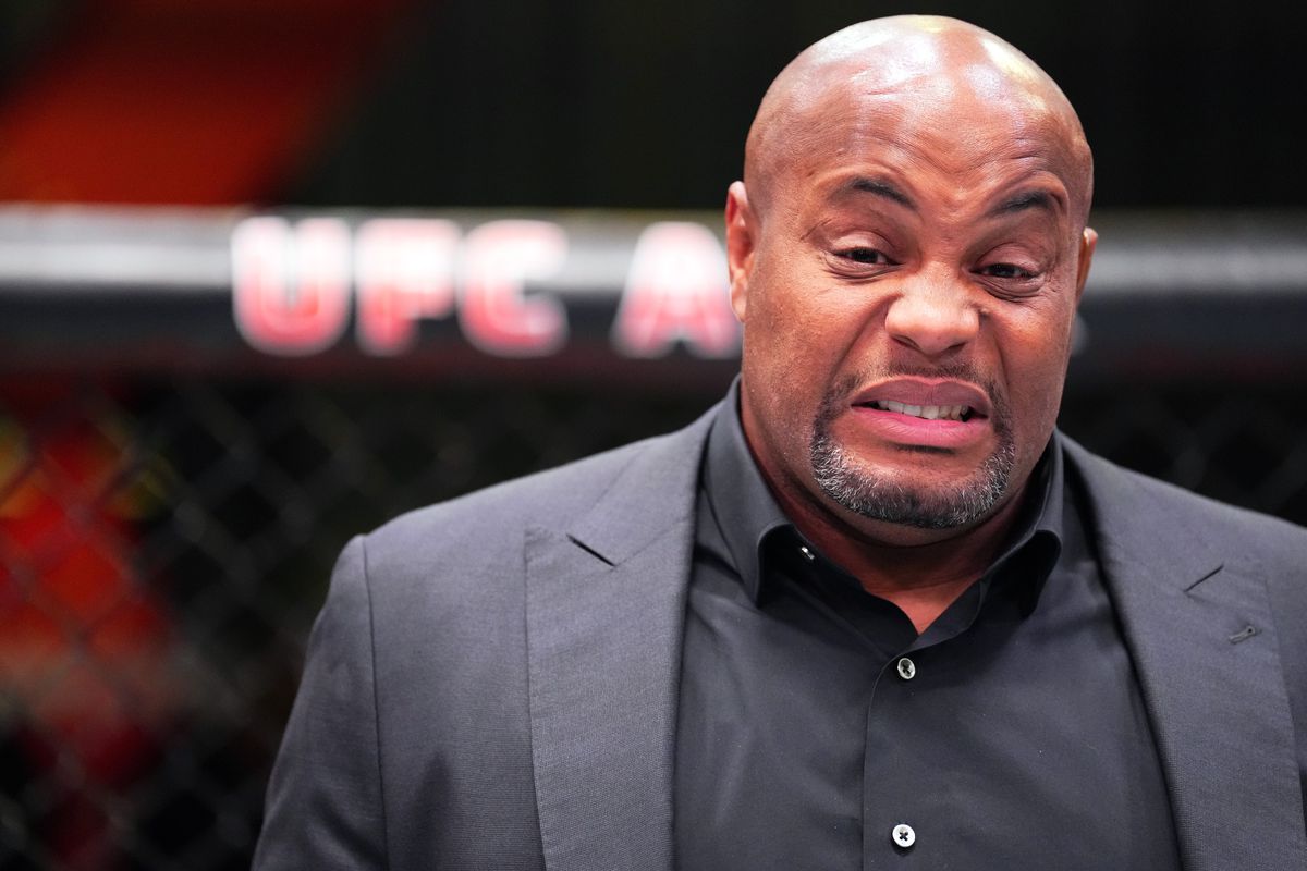 Daniel Cormier reacts to a cut to the face of Gregory Rodrigues in 2022.