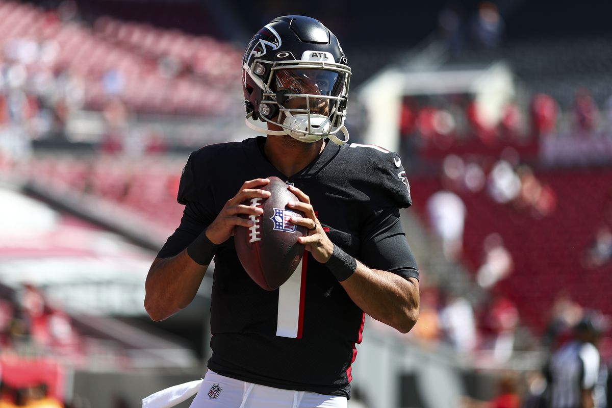 Marcus Mariota #1 of the Atlanta Falcons warms up prior to an NFL football game against the Tampa Bay Buccaneers at Raymond James Stadium on October 9, 2022 in Tampa, Florida.
