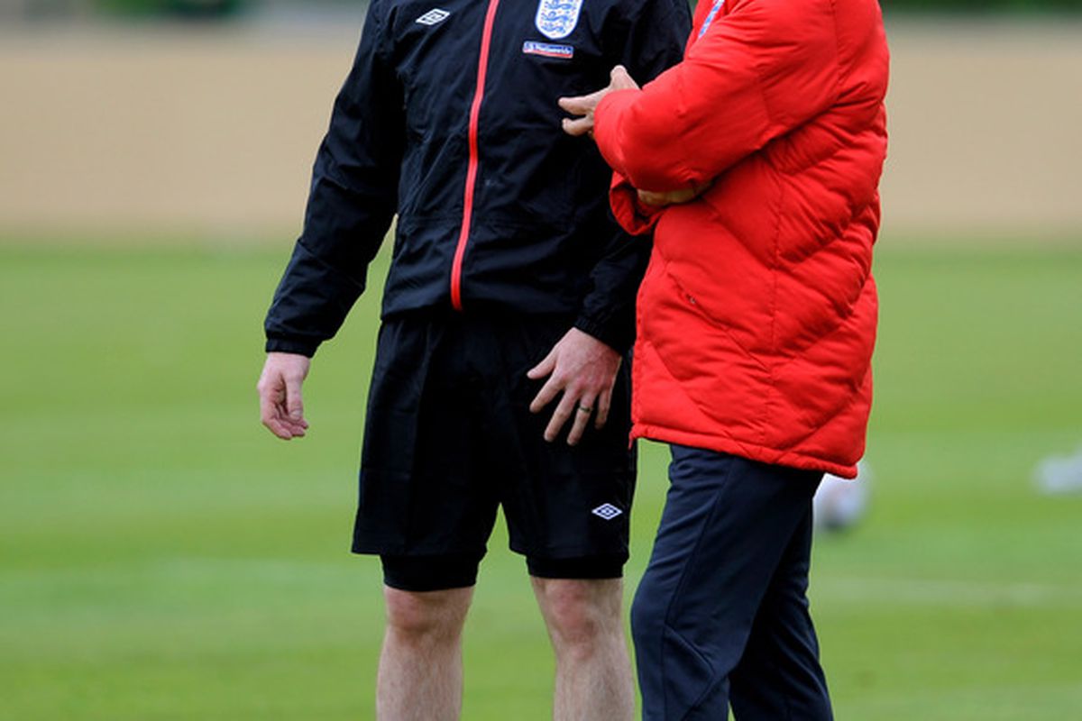 IRDNING, AUSTRIA - MAY 19:  Wayne Rooney speaks to Fabio Capello during an England training session on May 19, 2010 in Irdning, Austria.  (Photo by Michael Regan/Getty Images)