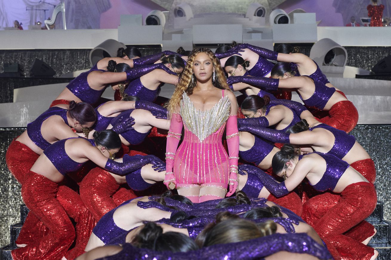 Beyoncé at her Atlantis The Royal Grand Reveal Weekend 2023 Performance