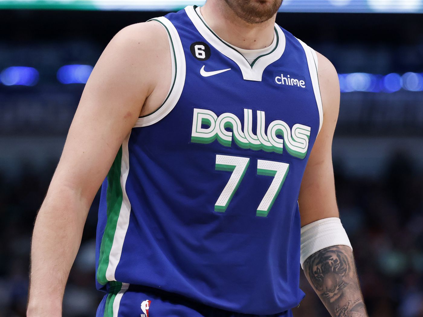 Luka Doncic injury updates: Mavericks PG available to return after briefly  leaving Sunday's game vs. Suns - DraftKings Network