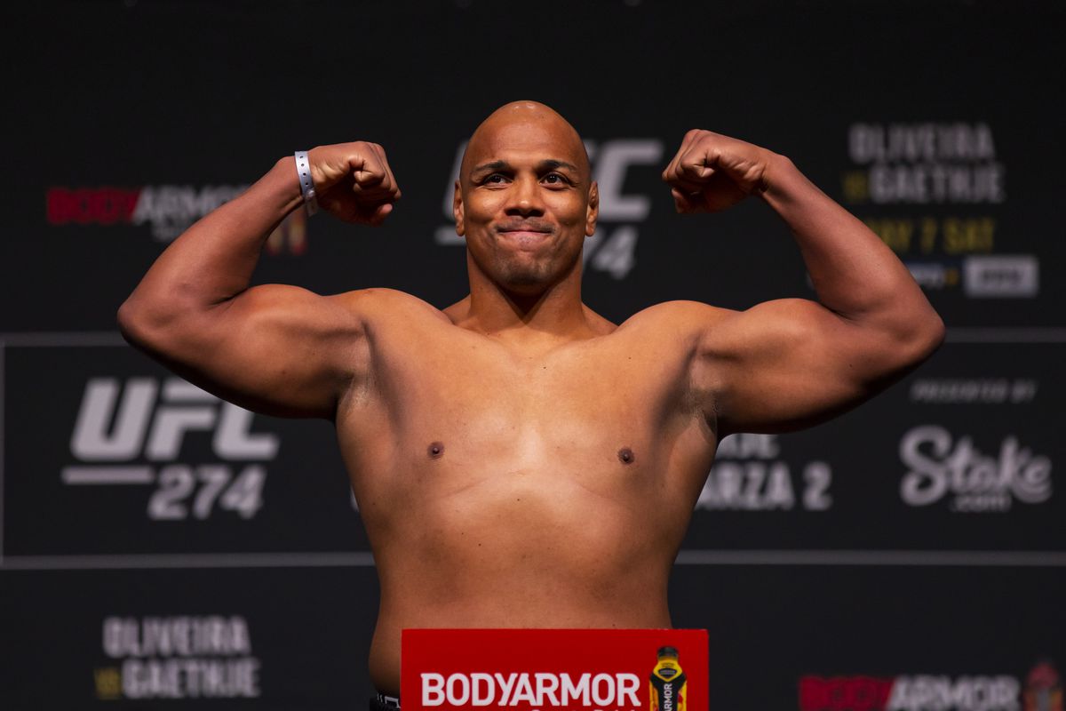 Marcos Rogerio de Lima defeated Andrei Arlovski in the first round.