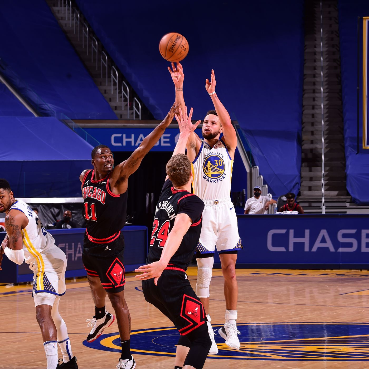 Melodrama Ademen rommel Golden State Warriors vs. Chicago Bulls: Curry returns, leads Warriors to  win over Bulls - Golden State Of Mind