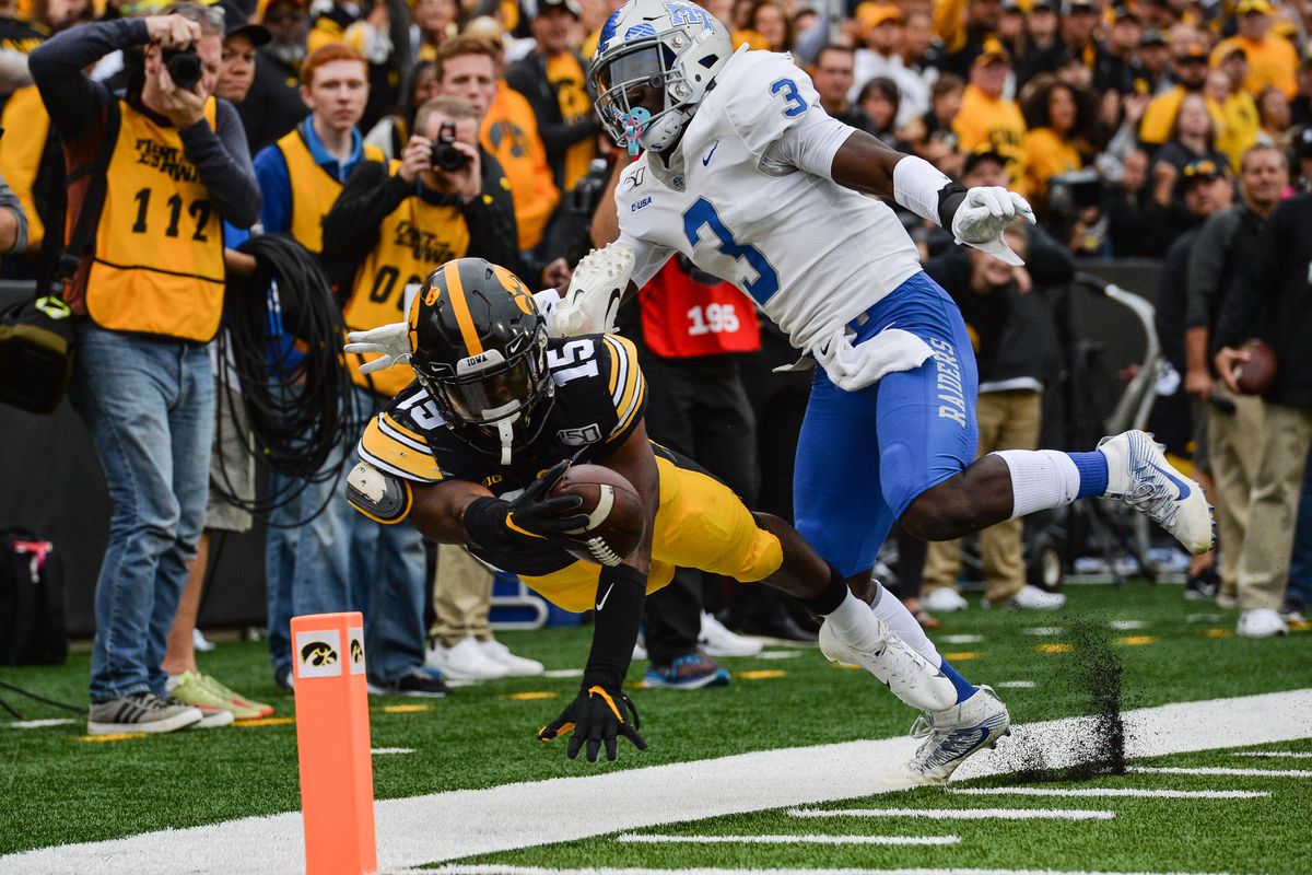 NCAA Football: Middle Tennessee at Iowa