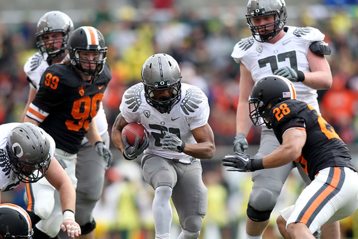 LaMichael James of the Oregon Ducks runs the ball against Oregon State Beavers during the 114th Civil War. The Ducks are the top team in the Week 15 USA Today poll.  (Photo by Jonathan Ferrey/Getty Images)
