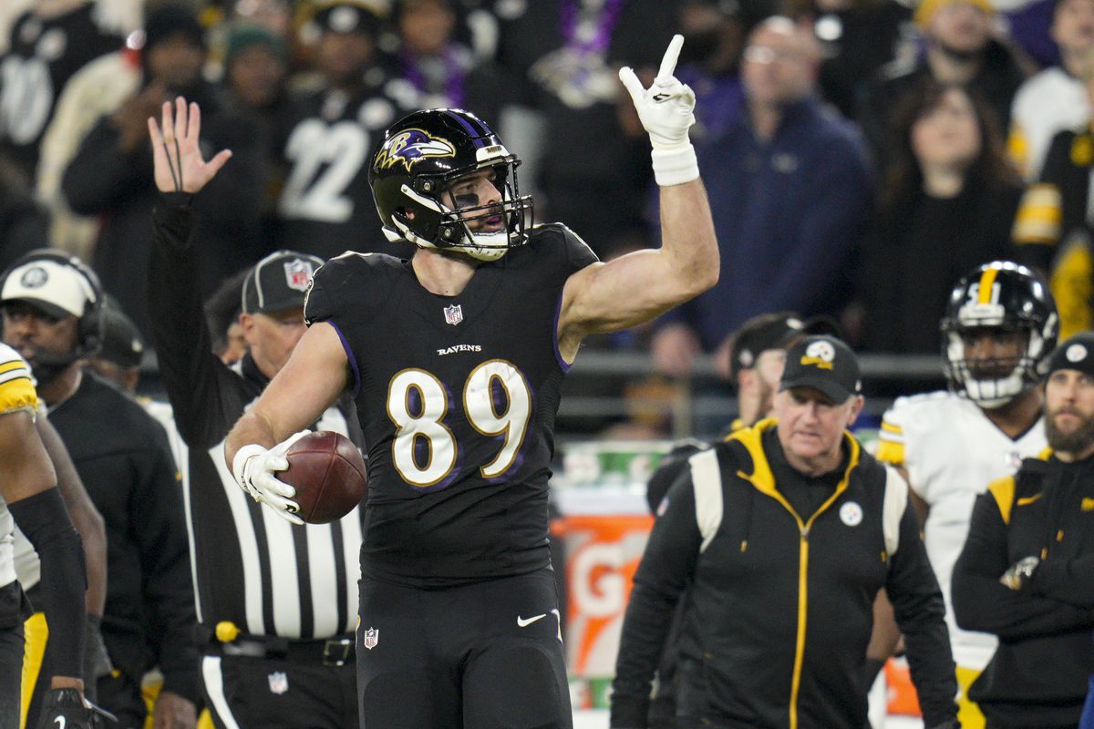 &nbsp;Baltimore Ravens tight end Mark Andrews (89) reacts after making a catch against the Pittsburgh Steelers during the first half at M&amp;T Bank Stadium.