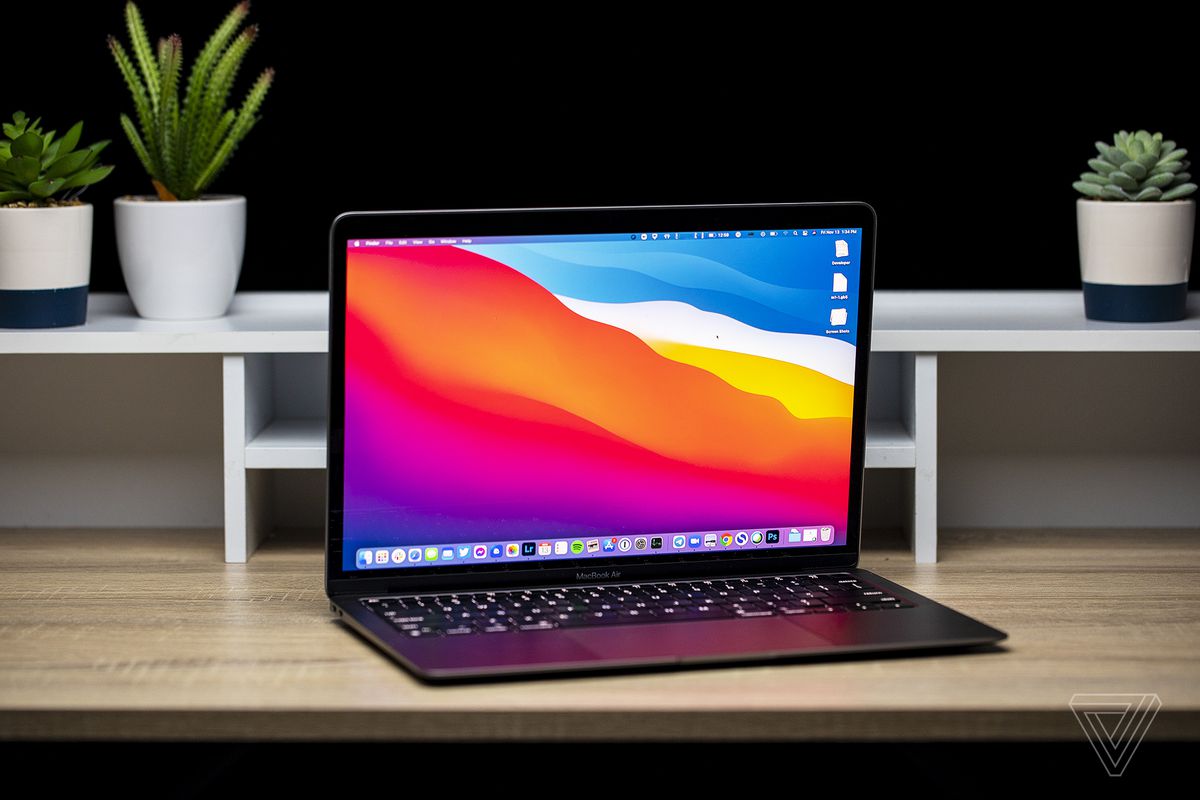 Best Laptop 2022: Apple MacBook Air