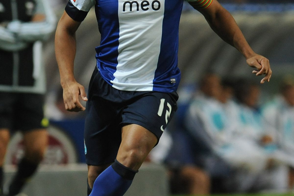 PORTO, PORTUGAL - AUGUST 25:  Hulk of FC Porto in action during the Liga Zon Sagres match between FC Porto and Vitoria Guimaraes at Estadio do Dragao on August 25, 2012 in Porto, Portugal.  (Photo by Valerio Pennicino/Getty Images)