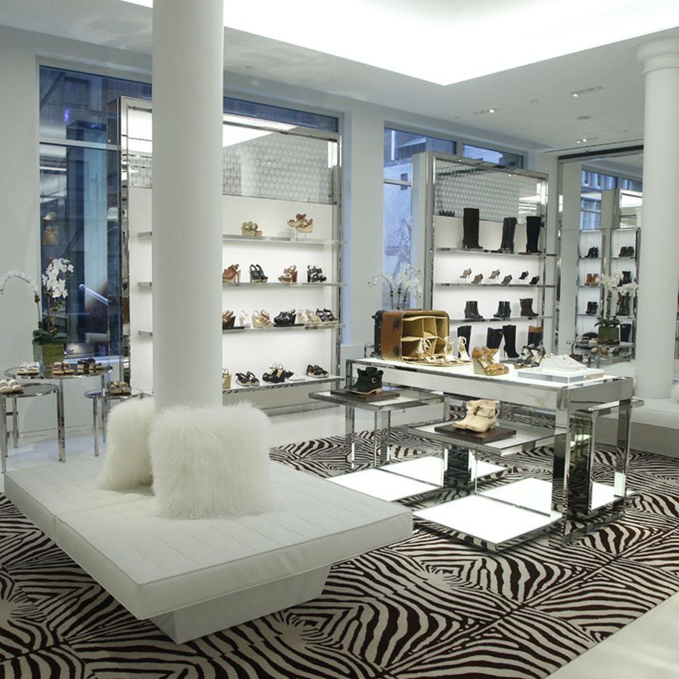 her Læsbarhed overfladisk Michael Kors' Broadway Store Includes the Menswear Floor New York City  Deserves - Racked NY