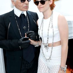 Now see <b>Karl Lagerfeld</b> and <b>Kristen Stewart</b> embrace, like two awkward parts of a one night stand. 