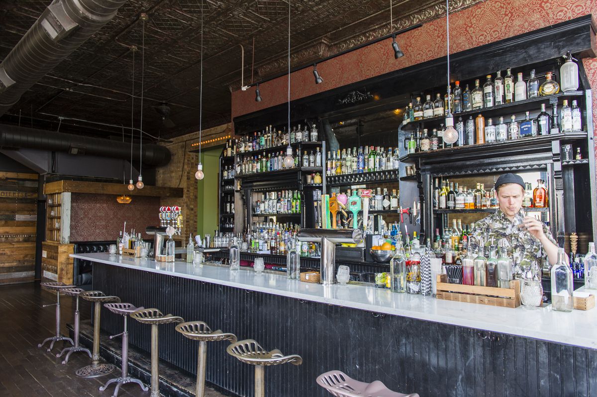 The bar inside Scofflaw in Logan Square. | Tyler LaRiviere/Sun-Times