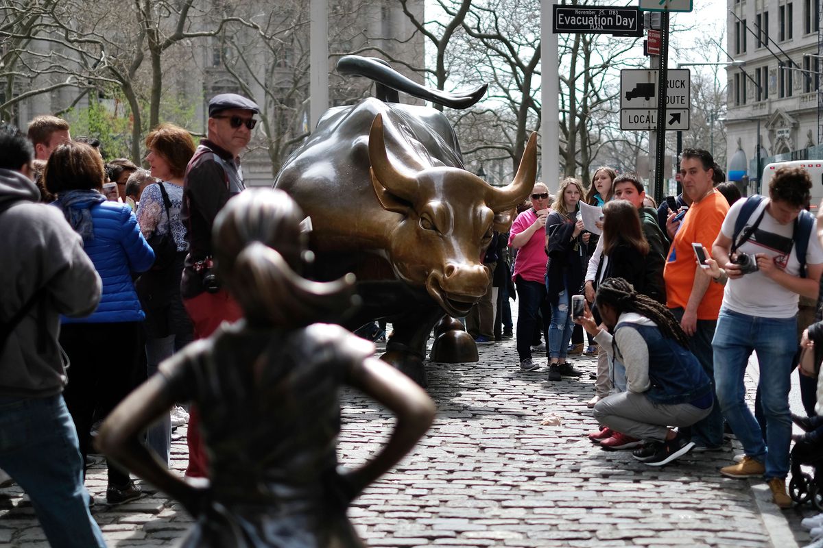 The Fearless Girl and Charging Bull statues in New York City.