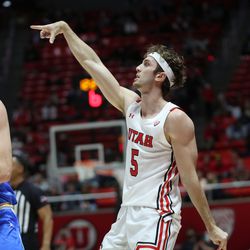 Utah Utes guard Jaxon Brenchley (5) shoots a 3-pointer in Salt Lake City on Thursday, January 20, 2022.