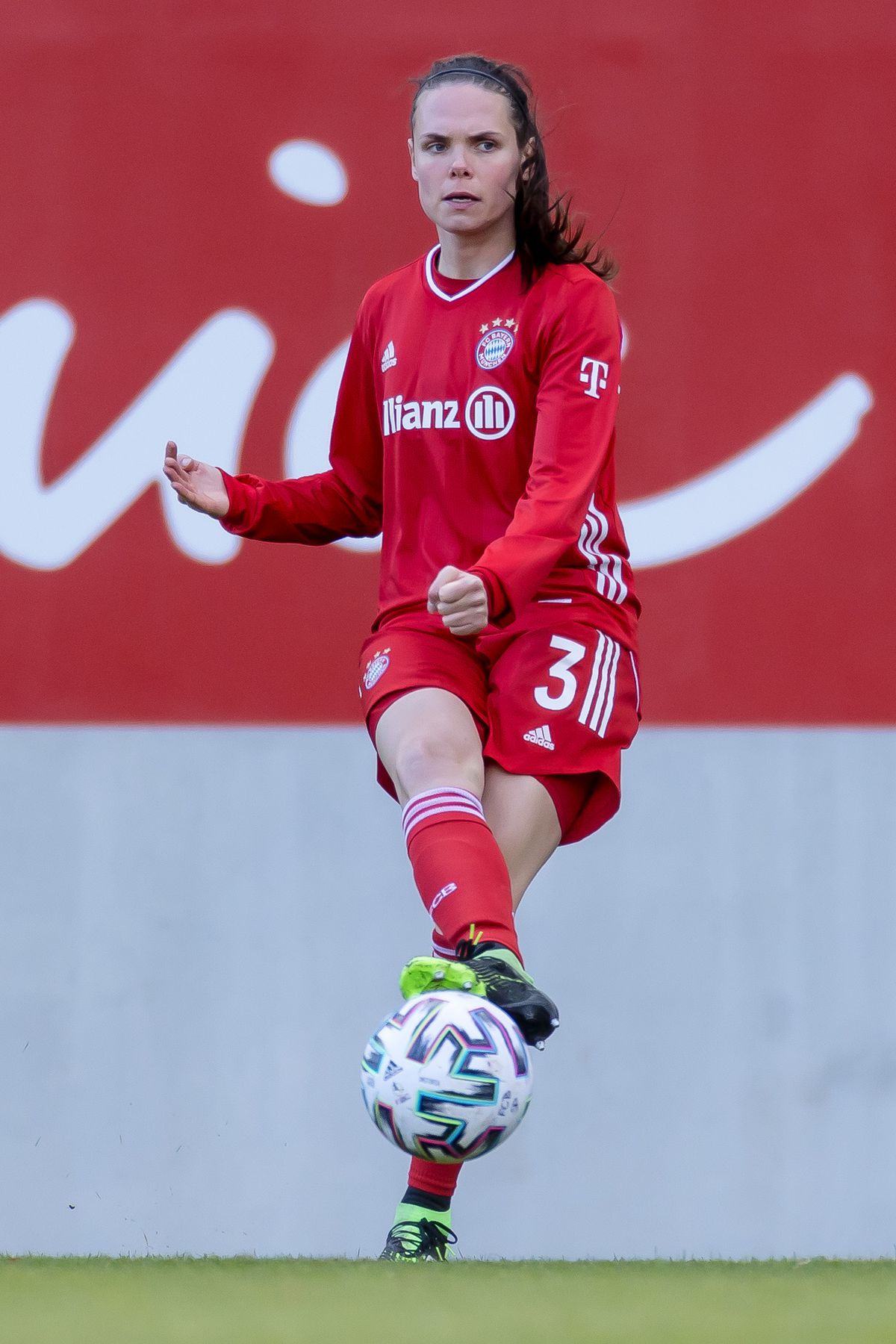 Bayern Muenchen v SGS Essen - Frauen Bundesliga