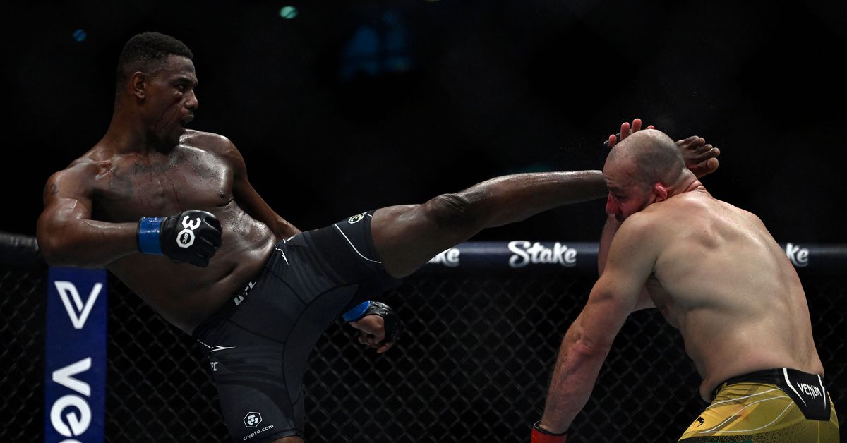 UFC 283 results: Jamahal Hill batters bloodied Glover Teixeira, becomes Light Heavyweight champion
