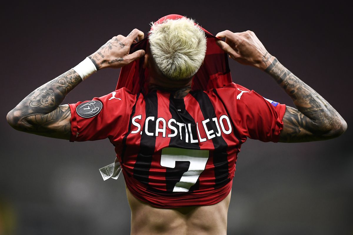 Samu Castillejo of AC Milan looks dejected during the Serie...