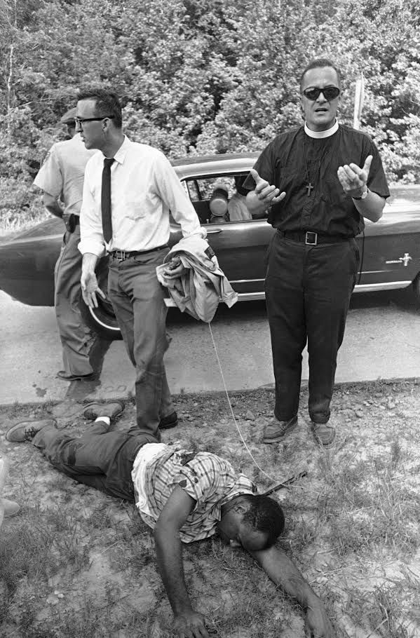 Sherwood Ross (left), who handled publicity for James Meredith’s 1966 March Against Fear, seeks help after the roadside shooting of the civil rights leader. At right is the Rev. Robert O. Weeks, pleading for assistance. | AP