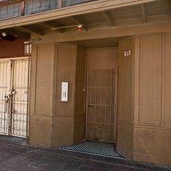 <a href="http://austin.eater.com/archives/2012/04/27/check-out-midnight-cowboys-swanky-digs.php">Austin: Check Out <strong>Midnight Cowboy</strong>'s Chic Digs</a> [Raymond Thompson]