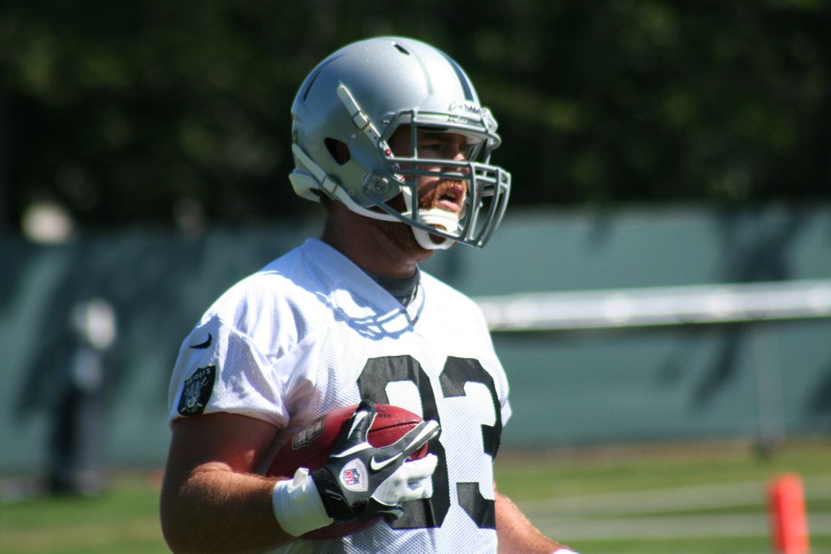 Oakland Raiders tight end Brandon Myers at 2012 OTA's (photo by Levi Damien)