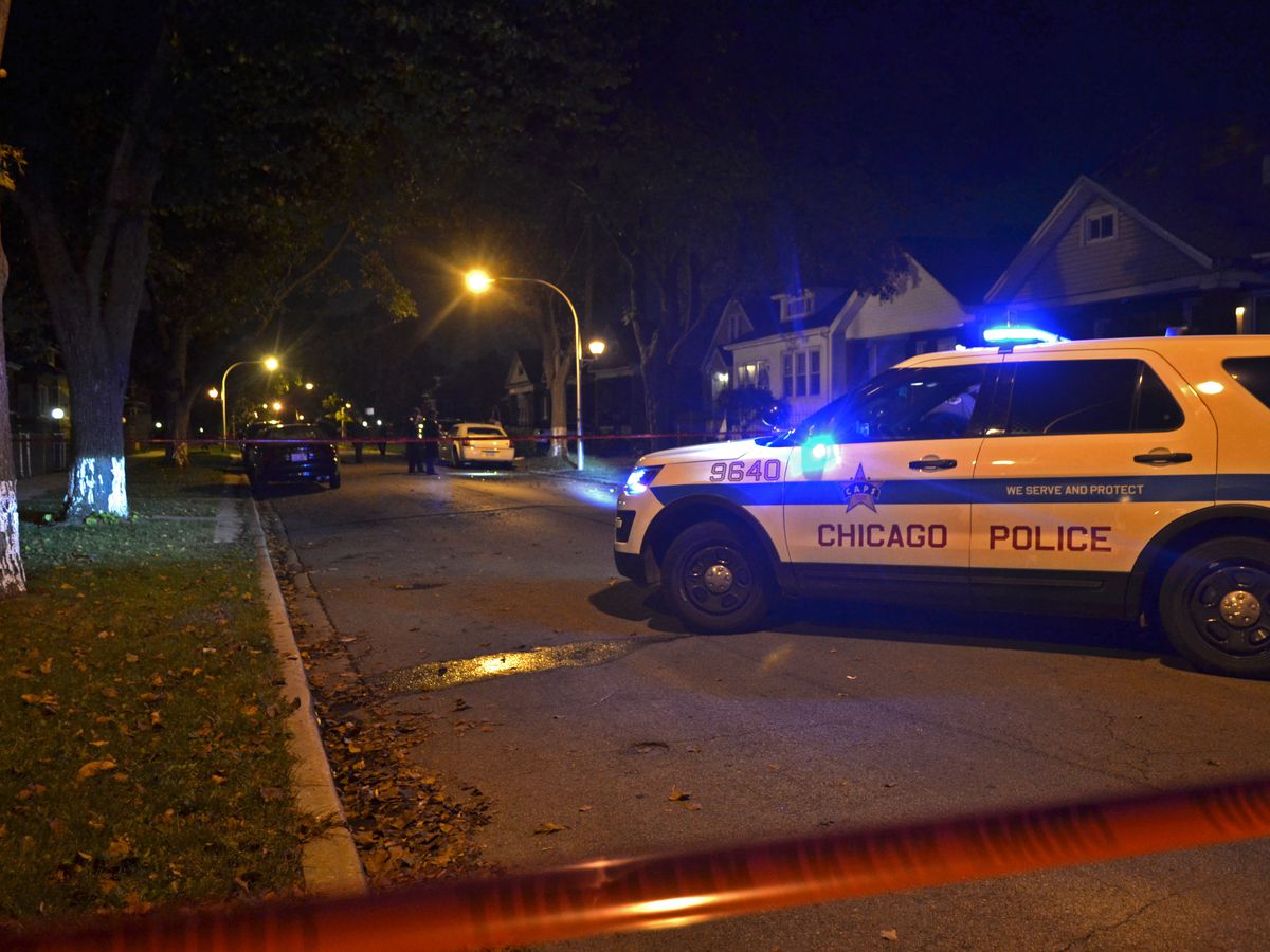 Police investigate a homicide about 1:30 a.m. Wednesday, October 3, 2018 in the 9100 block of South Ellis Ave in Chicago. | Justin Jackson/ Sun-Times