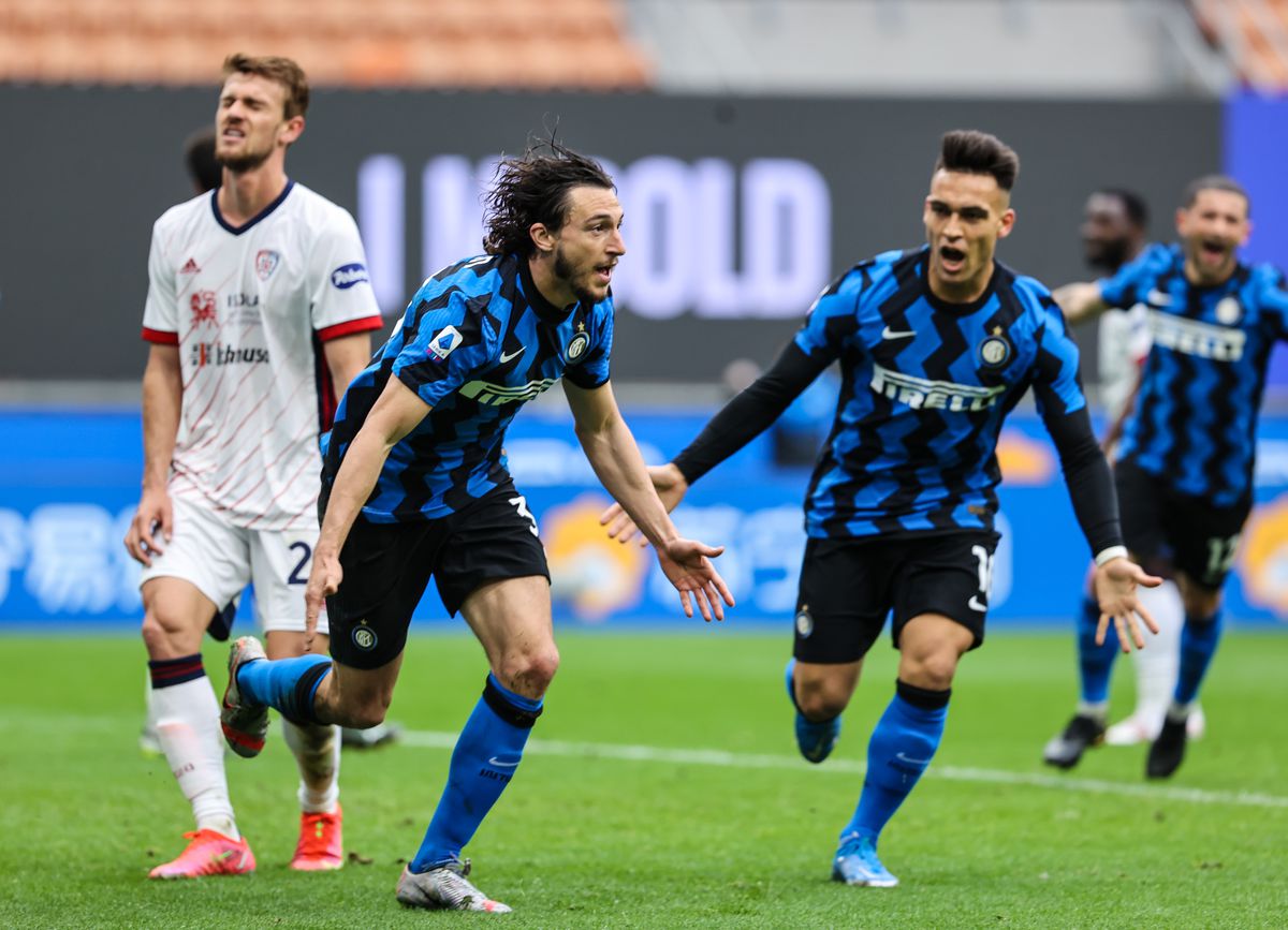 Matteo Darmian of FC Internazionale celebrates after scoring...