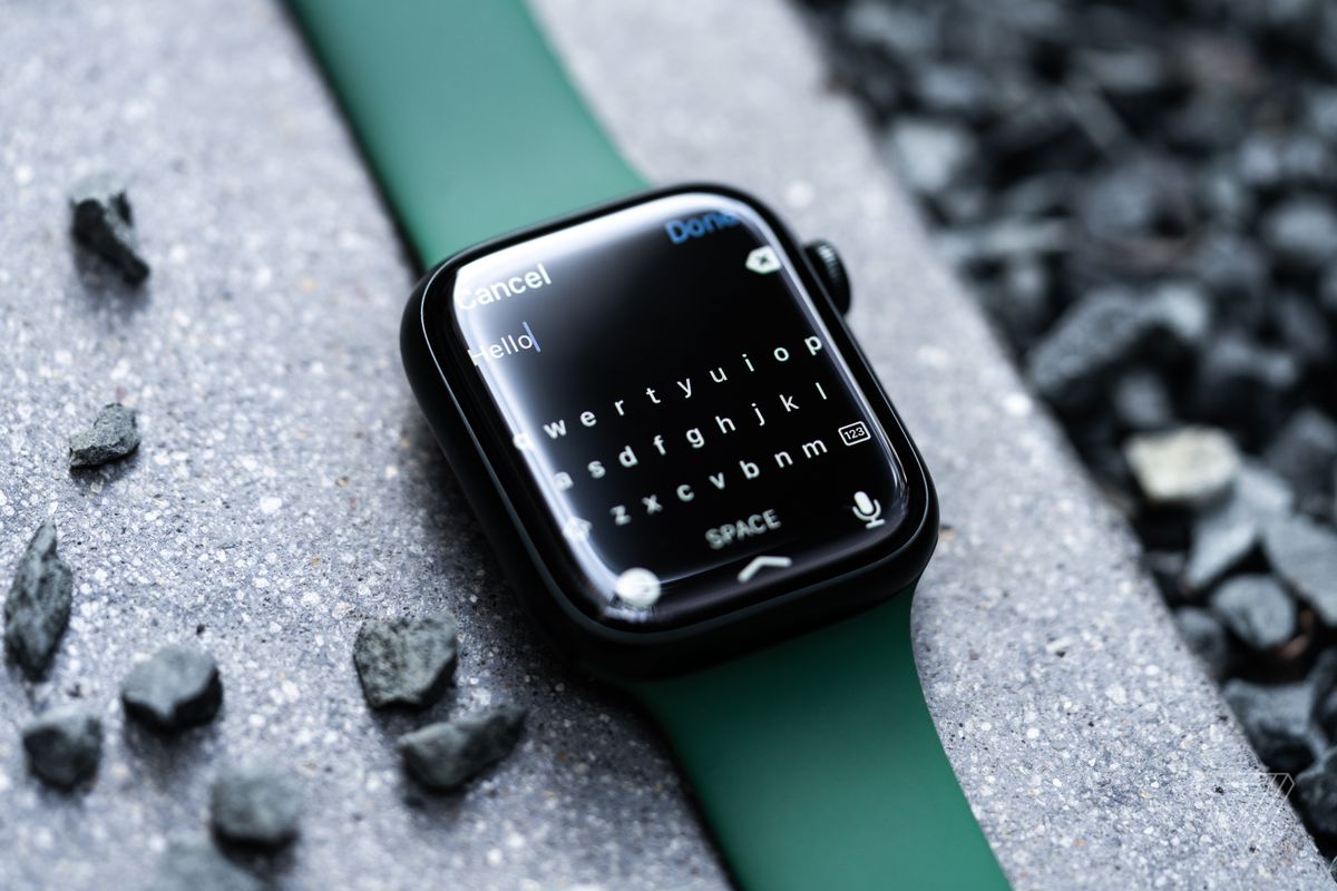 There are a few Series 7 exclusive features in WatchOS 8, including a keyboard.