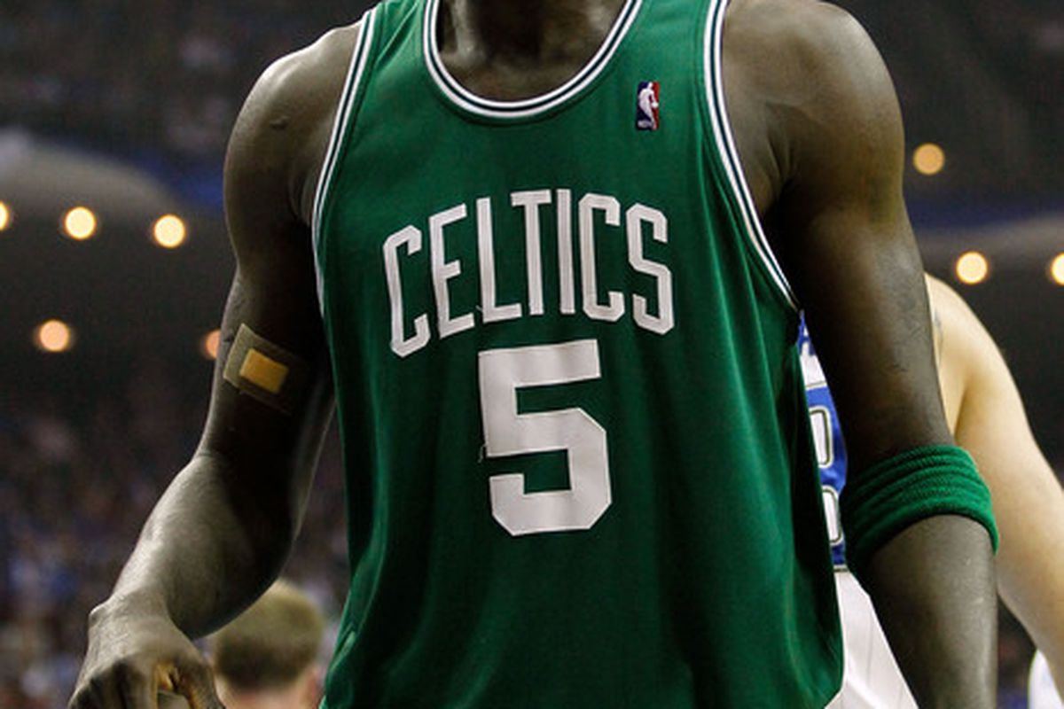 In the photo above Kevin Garnett wishes everyone a Merry Christmas. Sweet guy, right? 