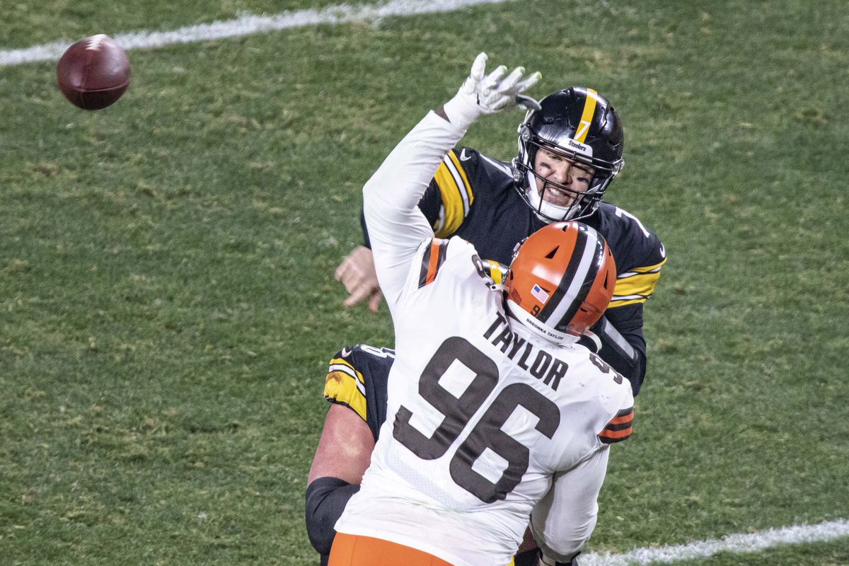NFL: JAN 10 AFC Wild Card - Browns at Steelers