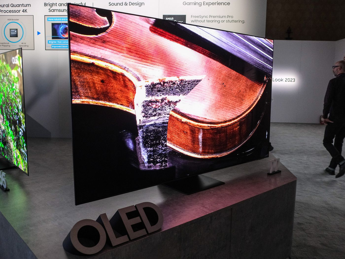 Samsung prices its super bright 77-inch QD-OLED TV $4,500 - The Verge
