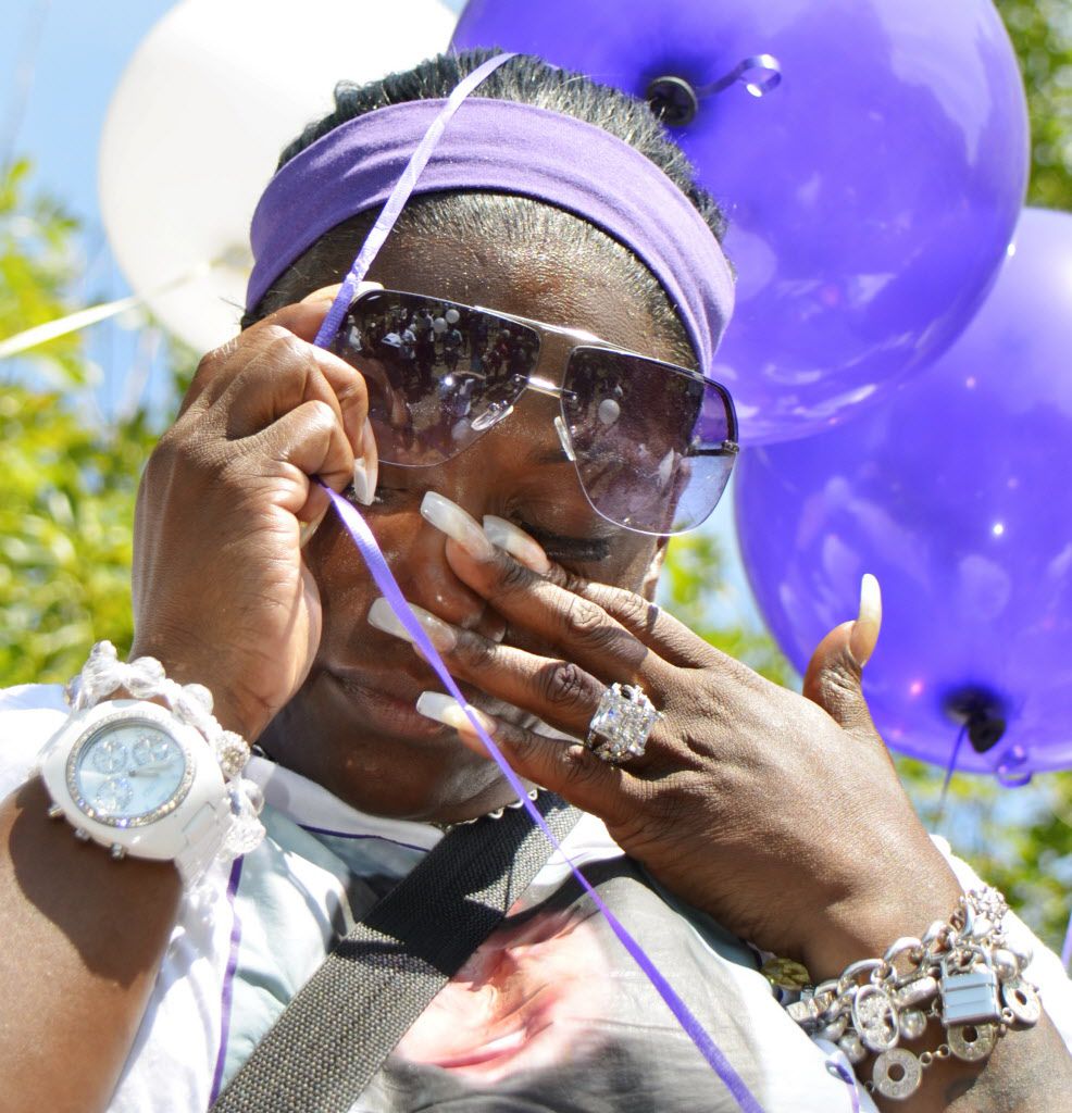 Sabrina Harris, mother of the late Ryan Harris, fights back tears before the 2:30 P.M. balloon release in honor of her daughter during the Englewood Pride Day, Ryan Harris Picnic. Saturday, July 28, 2012. | Sun-Times File photo