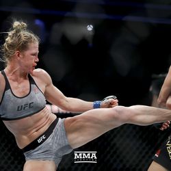 Holly Holm lands a body kick at UFC 219.